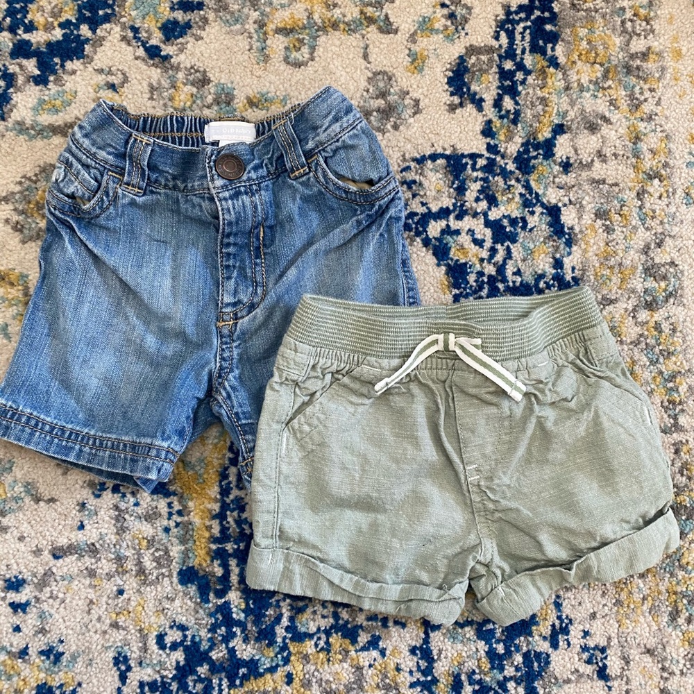 Gently used Infant shorts 0-6M